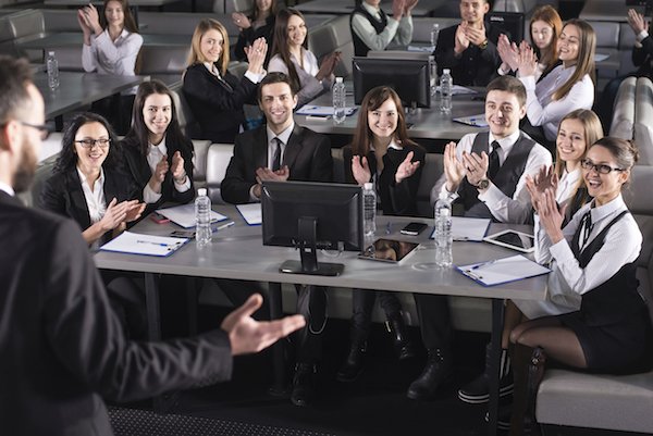 Was ist eine Markenkommunikationsstrategie im Marketing?