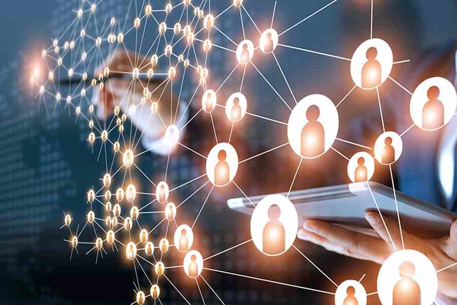 L'un des facteurs clés permettant aux nations et aux entreprises de rivaliser efficacement sur la scène internationale est une main-d'œuvre possédant une expertise internationale.