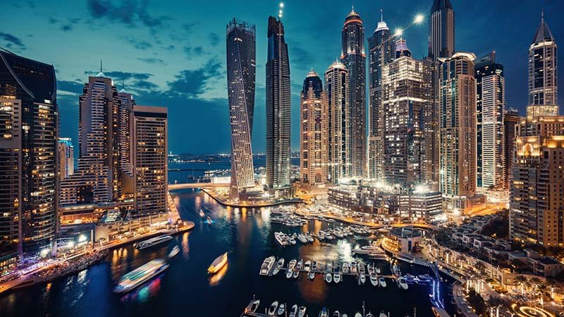 Dubai und Südkorea sind Paradebeispiele für massive Investitionen in moderne Infrastruktur, um internationale Investoren anzuziehen und das Wirtschaftswachstum voranzutreiben.