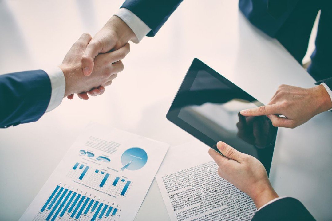 Beim Eintritt in internationale Märkte haben Unternehmen die Möglichkeit, strategische Partnerschaften mit lokalen Unternehmen, Lieferanten und staatlichen Akteuren aufzubauen.